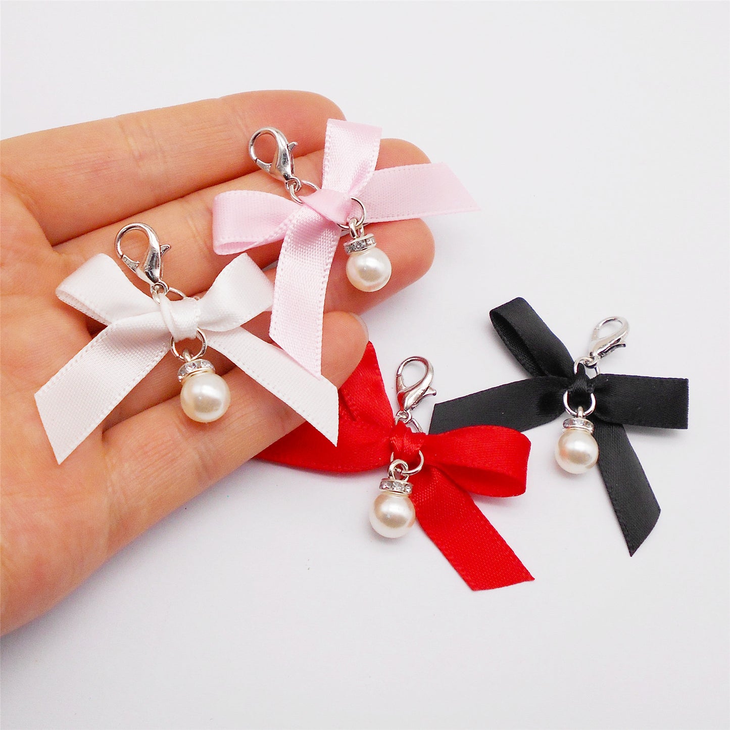 4pcs 4-5cm Handmade Ribbon Bowknot Pendants with Imitation Pearl Dangle Shoe Charms Earring Necklace Bracelet Jewelry Making Accessories Women Ladies Purses Bags Clothes Hanging Decor