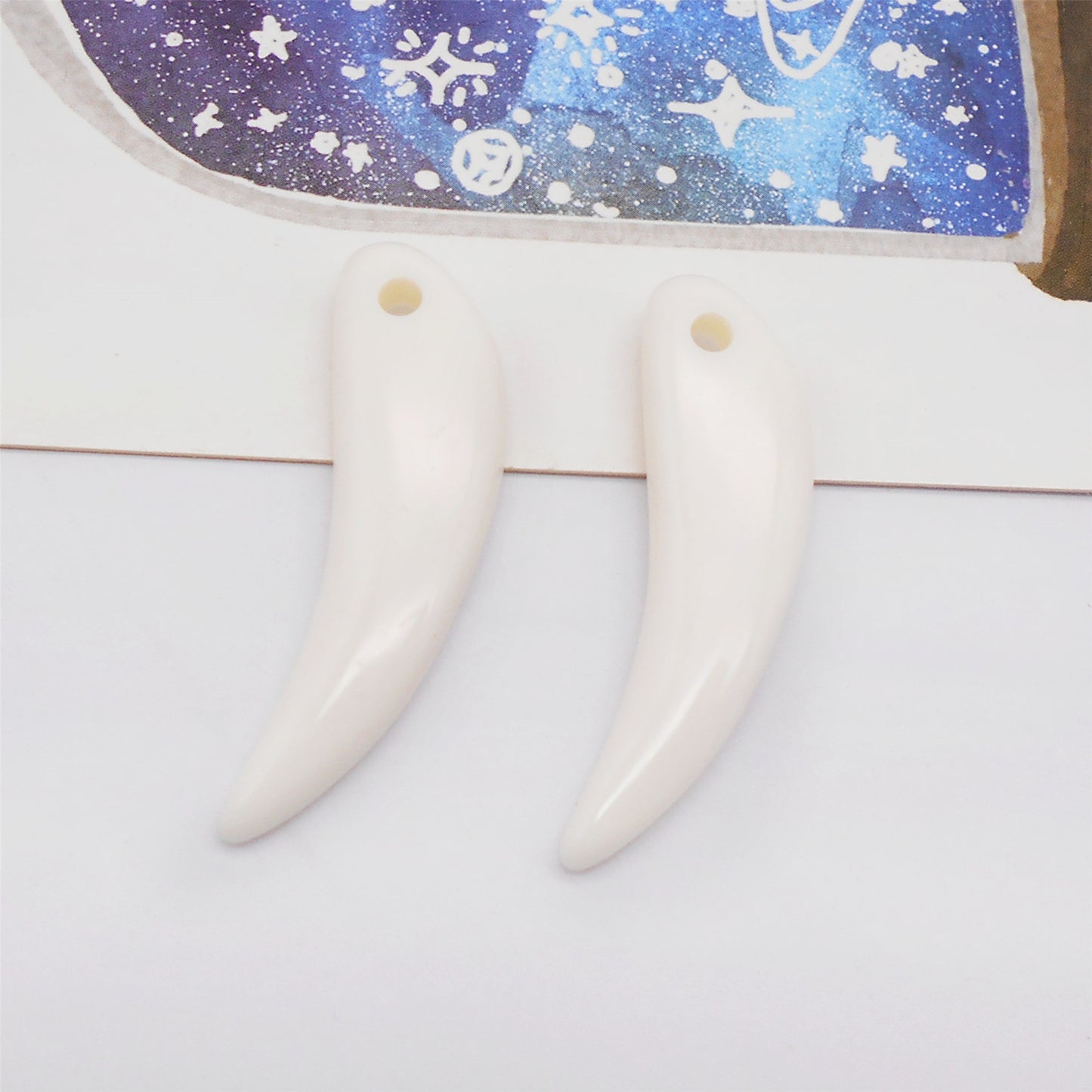 10pcs White Resin Animal Fangs Charms Imitation Wolf Teeth for Necklace Bracelet Earring Pendant Making DIY Crafts Decor Personality Decoration