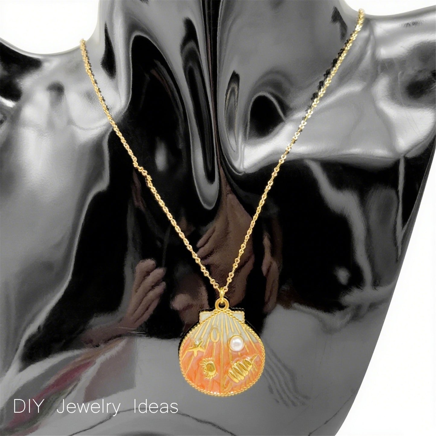 1 Piece Golden Outline Enamel Striped Sea Shell Charm with Plastic Pearl & Marine Life Decoration 29x22.5mm Stainless Steel Round Shell Pendant DIY Making Accessories for Jewelry Necklace Crafts Decor