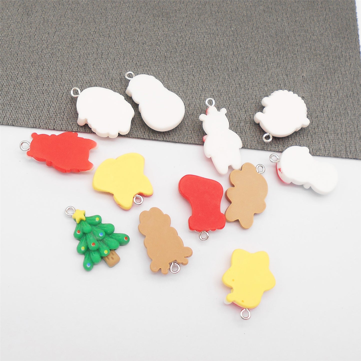 10Pcs Random Christmas Resin Charm Cute Star Bell Elk Pendant DIY Jewelry Making Accessories Gifts Crafts Decor Supplies